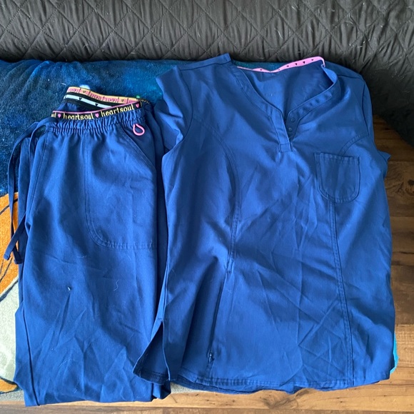 Scrub sets - Picture 2 of 2